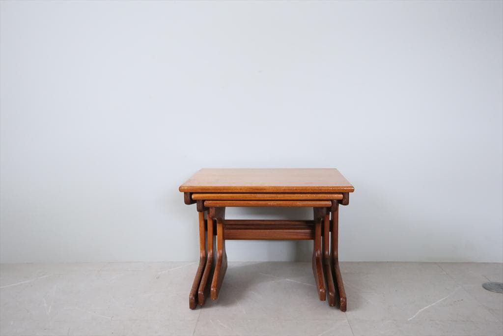 英国アンティーク木製ネストテーブル3台/収納式机/サイドテーブル(88-151)