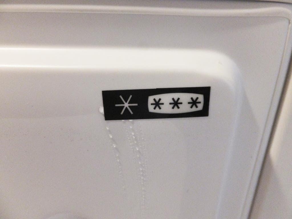 【送料込み】　冷凍庫　１４２Ｌ　アイリスオーヤマ　ＩＣＳＤ－１４Ａ（Ｗ） 中古