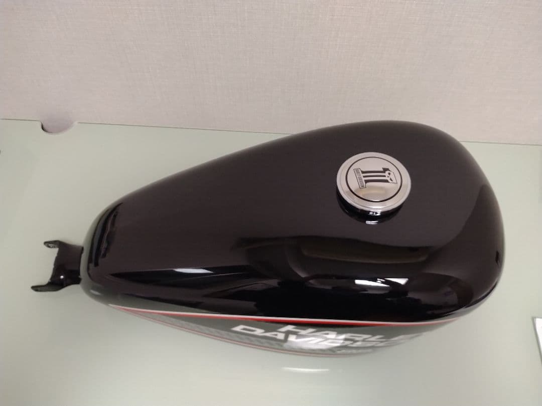 スポーツスター883R 純正タンク ブラック インジェクション用 キャップ付き