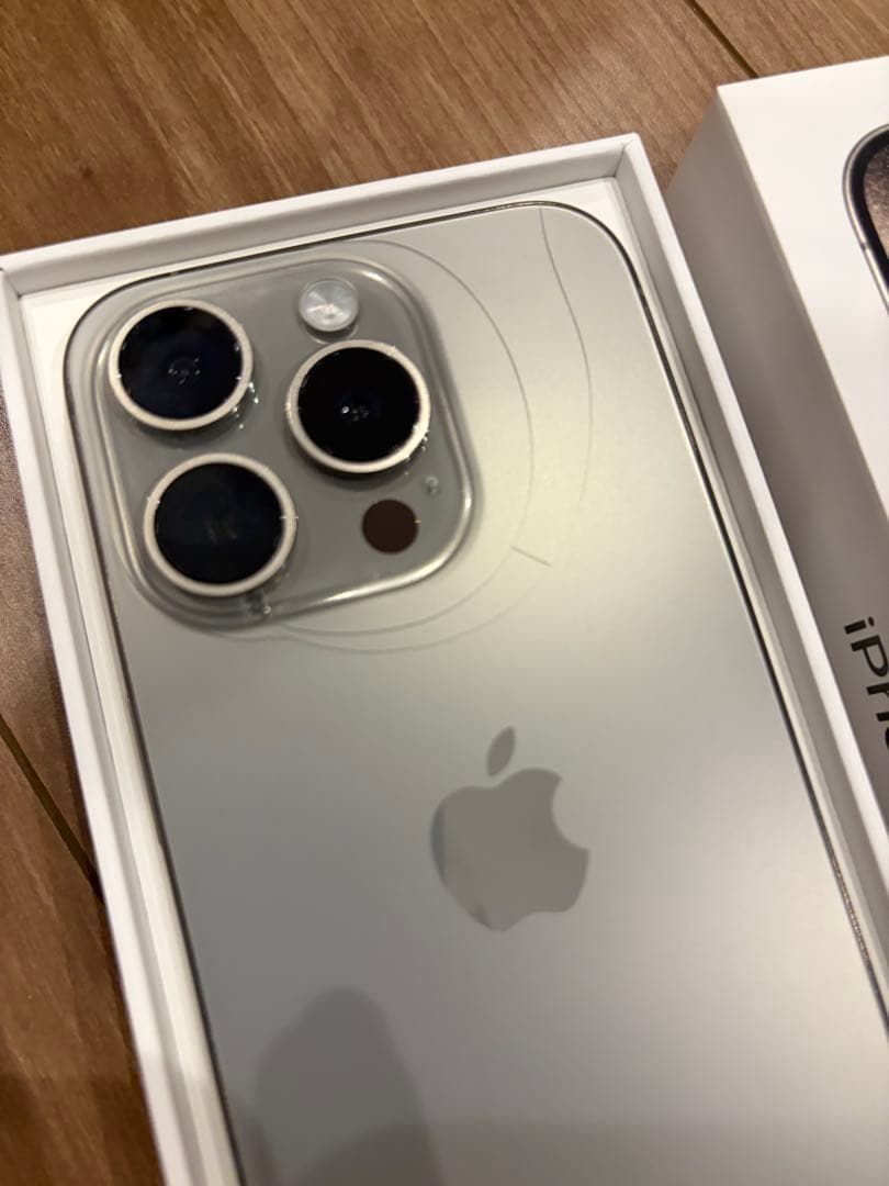 【中古品】おまけ付！iPhone15 Pro 256GB simフリー