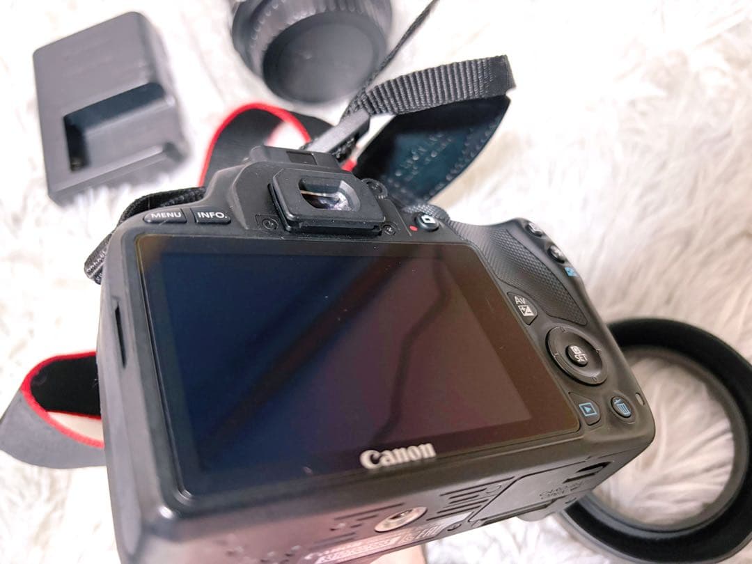 Canon Kiss X7i本体+レンズ2本+ストロボ+レンズフード