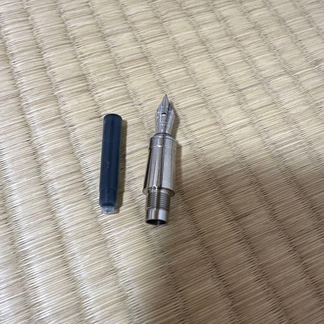 visconti ビスコンティ　メリーゴーランド　白　マーブル　万年筆　可愛い