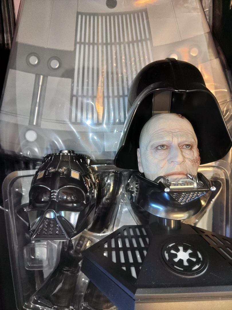 HOTTOYS　１／４スケールフィギュア　ダース・ベイダー