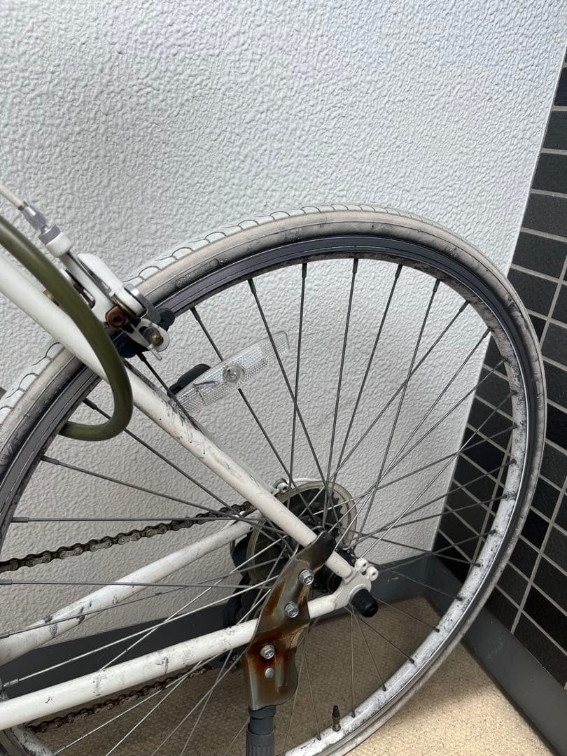 値下げ　ホワイト クロスバイク アルミフレーム　自転車　ロックリング付き
