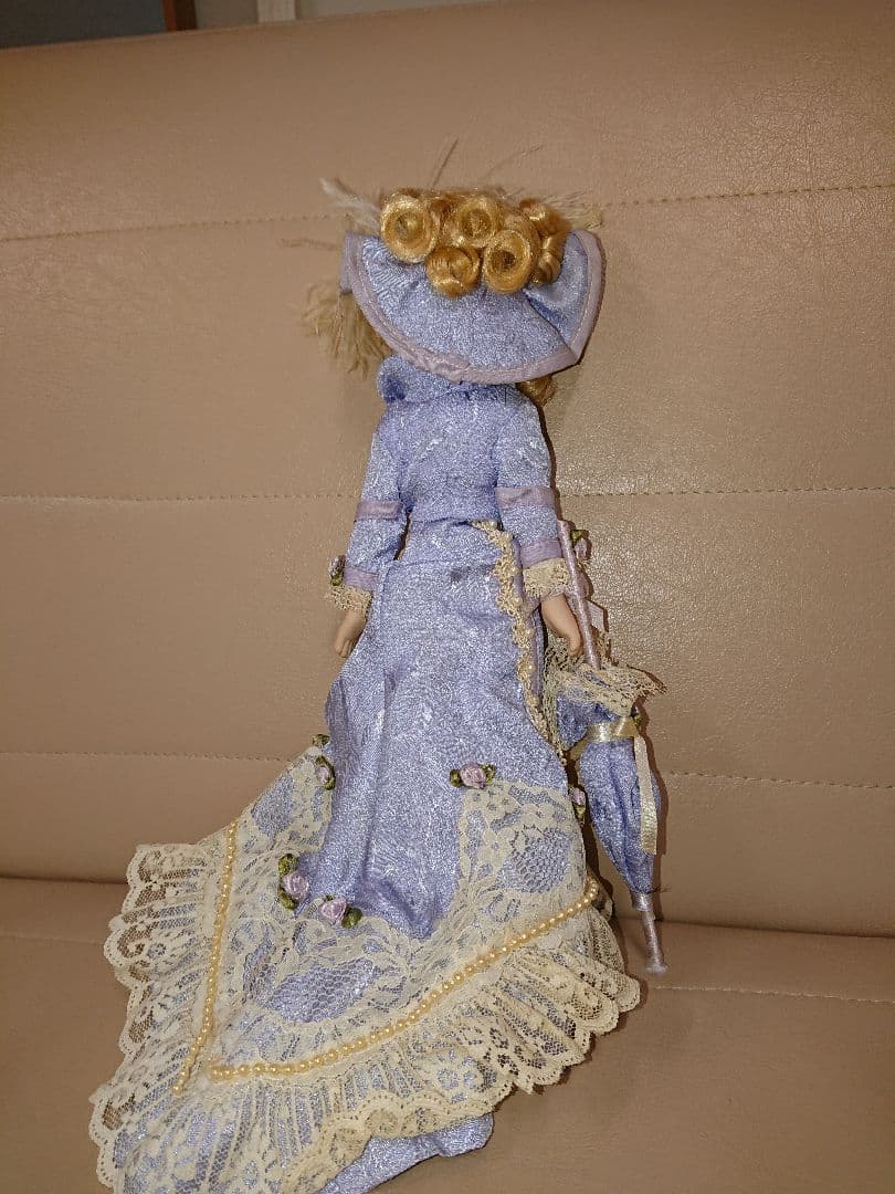 (海外輸入) ラベンダー色のドレス 貴婦人ドール 約30cm