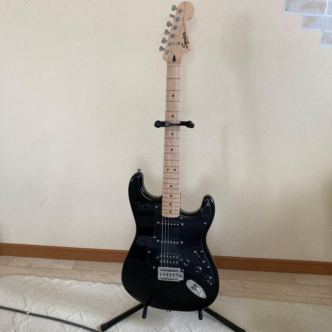 Squier Stratocaster HSS ブラック　チューナーシールド付き