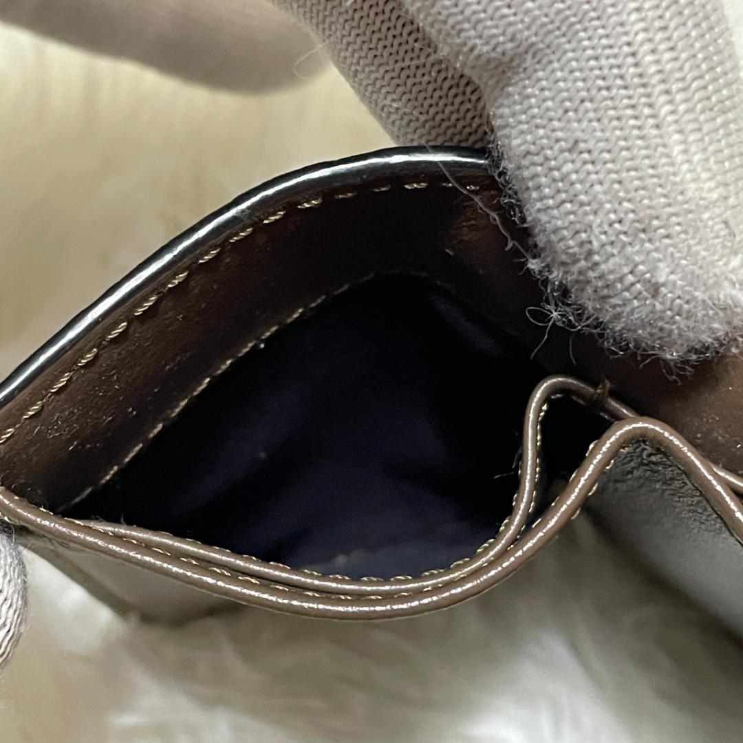 フェンディ　エフイズ　ズッカ　エンボス　コンパクトウォレット　三つ折り 財布