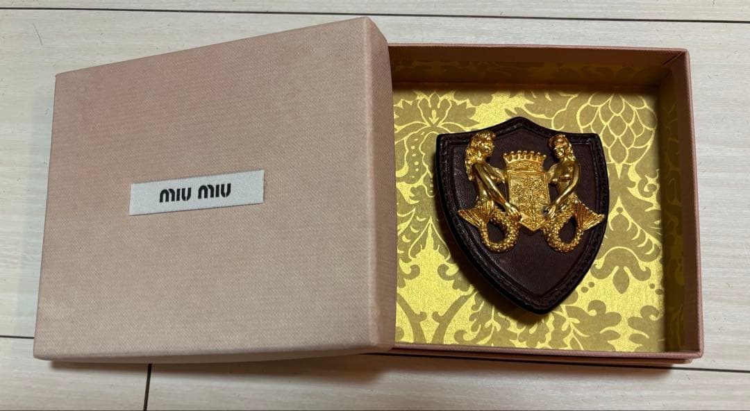 美品！お値下げ！ミュウミュウ激レア♡雑誌掲載ブローチ♡