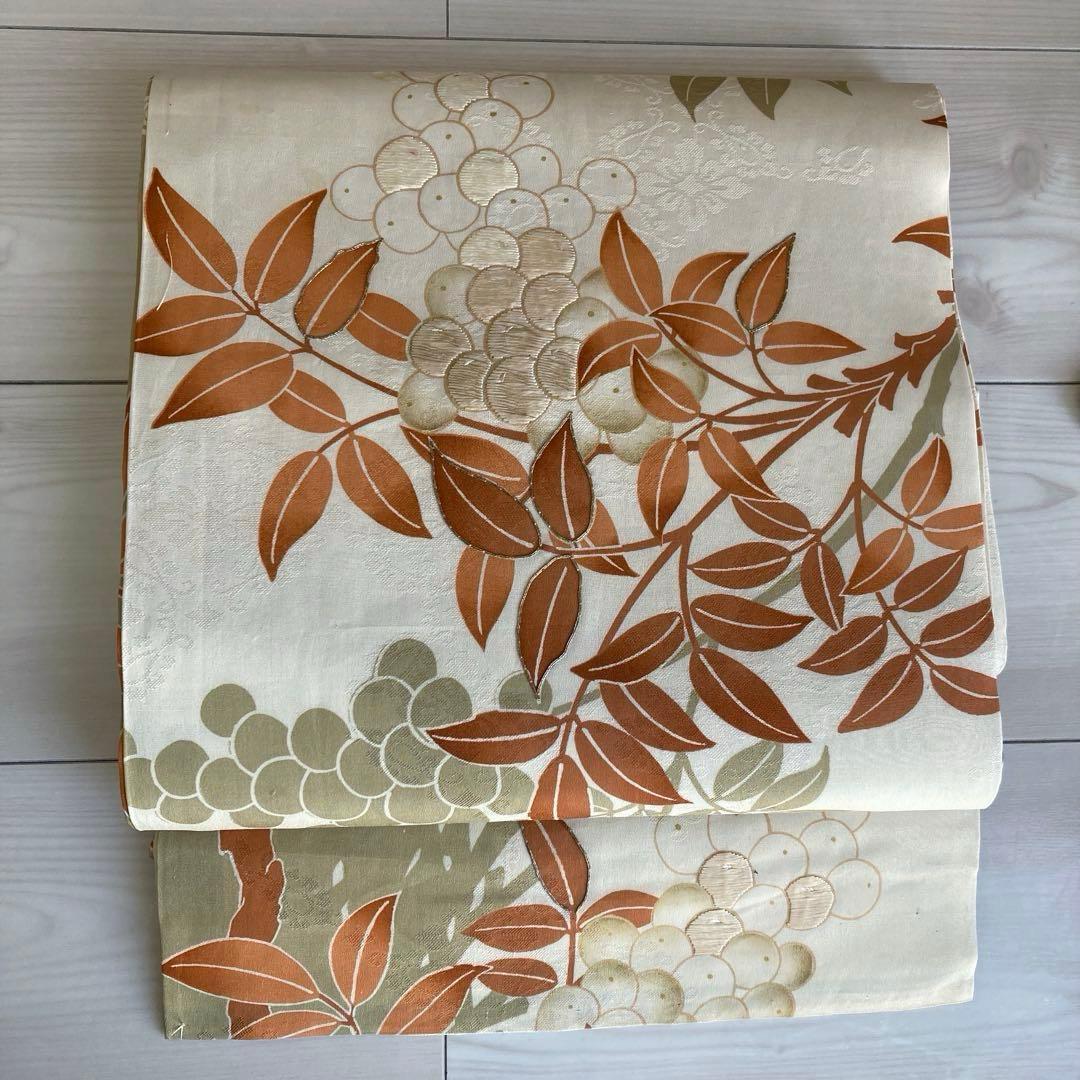 アンティーク丸帯　染めの丸帯　葡萄の刺繍　アイボリー　正絹　No.1-26