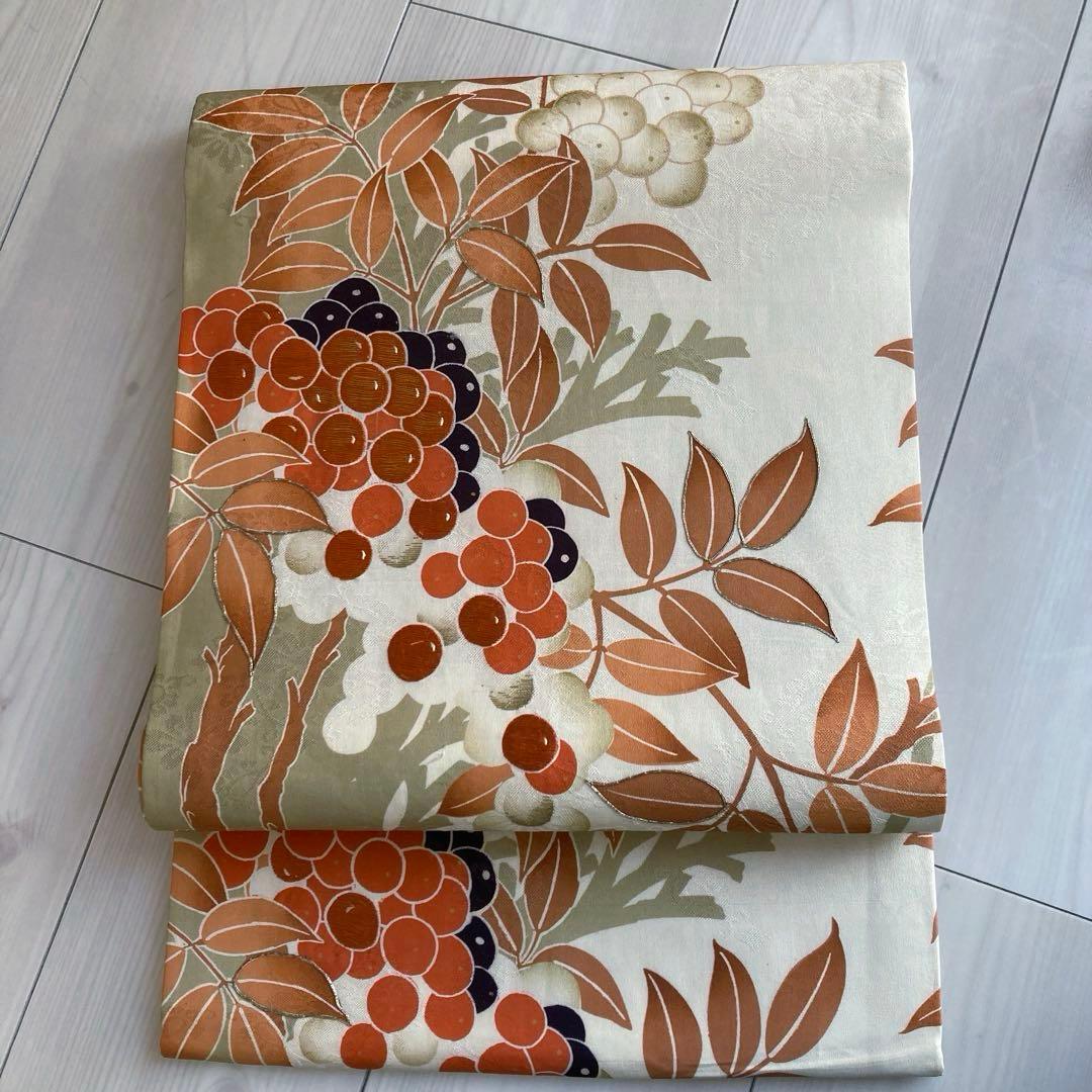 アンティーク丸帯　染めの丸帯　葡萄の刺繍　アイボリー　正絹　No.1-26