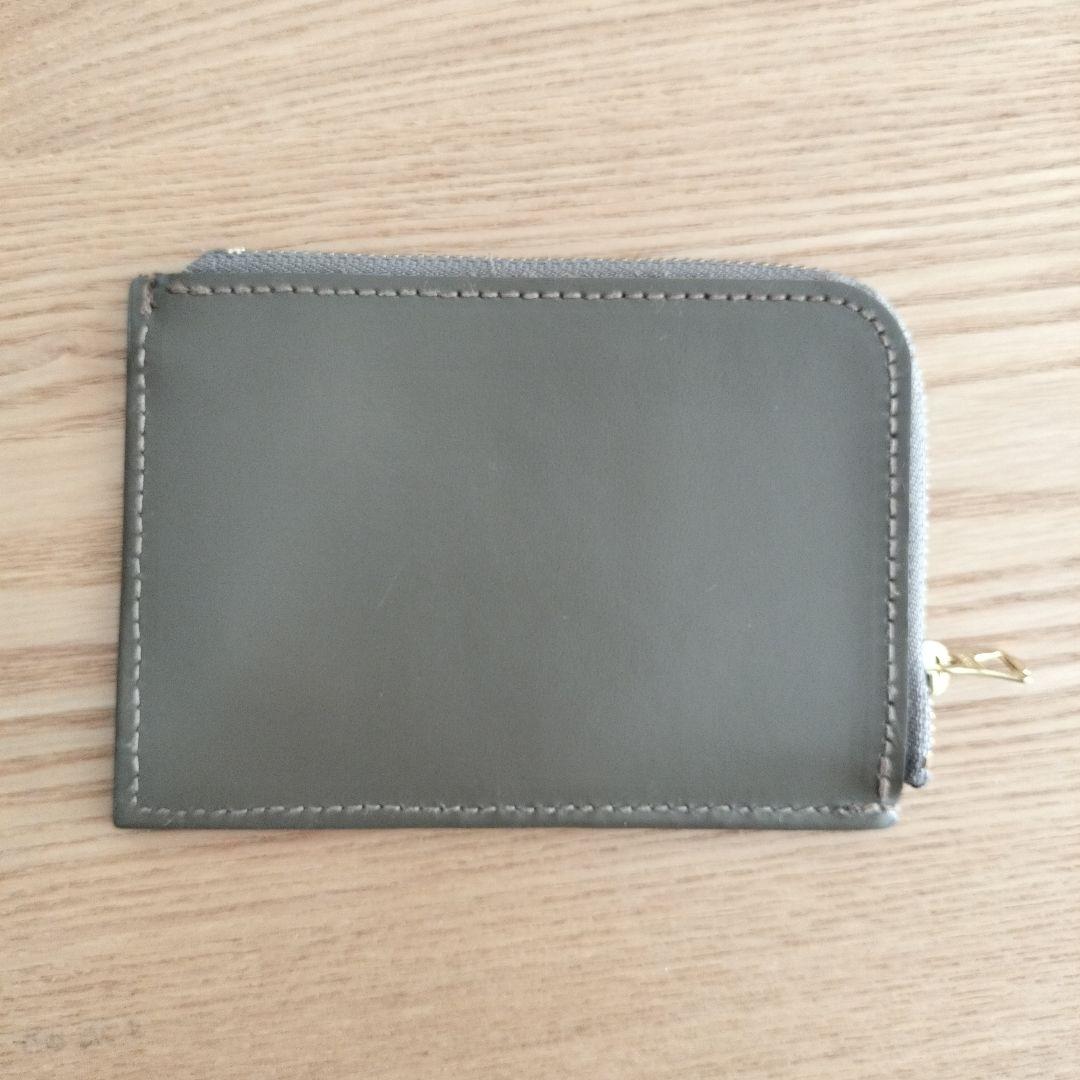 OUR　スリムなレザーミディアム財布