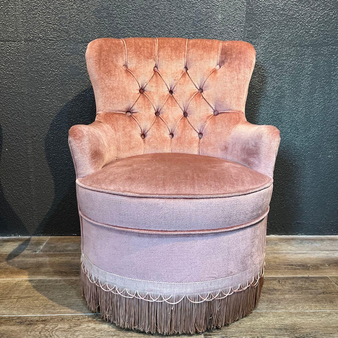 【ITページ】クラシック ピンク フリンジ付き椅子/①