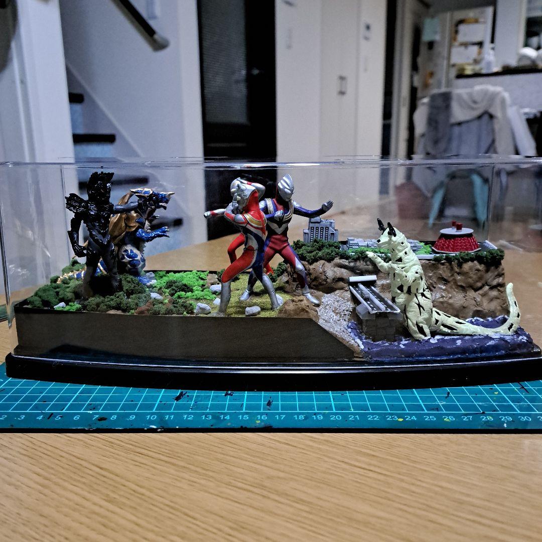 ジオラマ ウルトラマン ティガ・ダイナ・ガイア