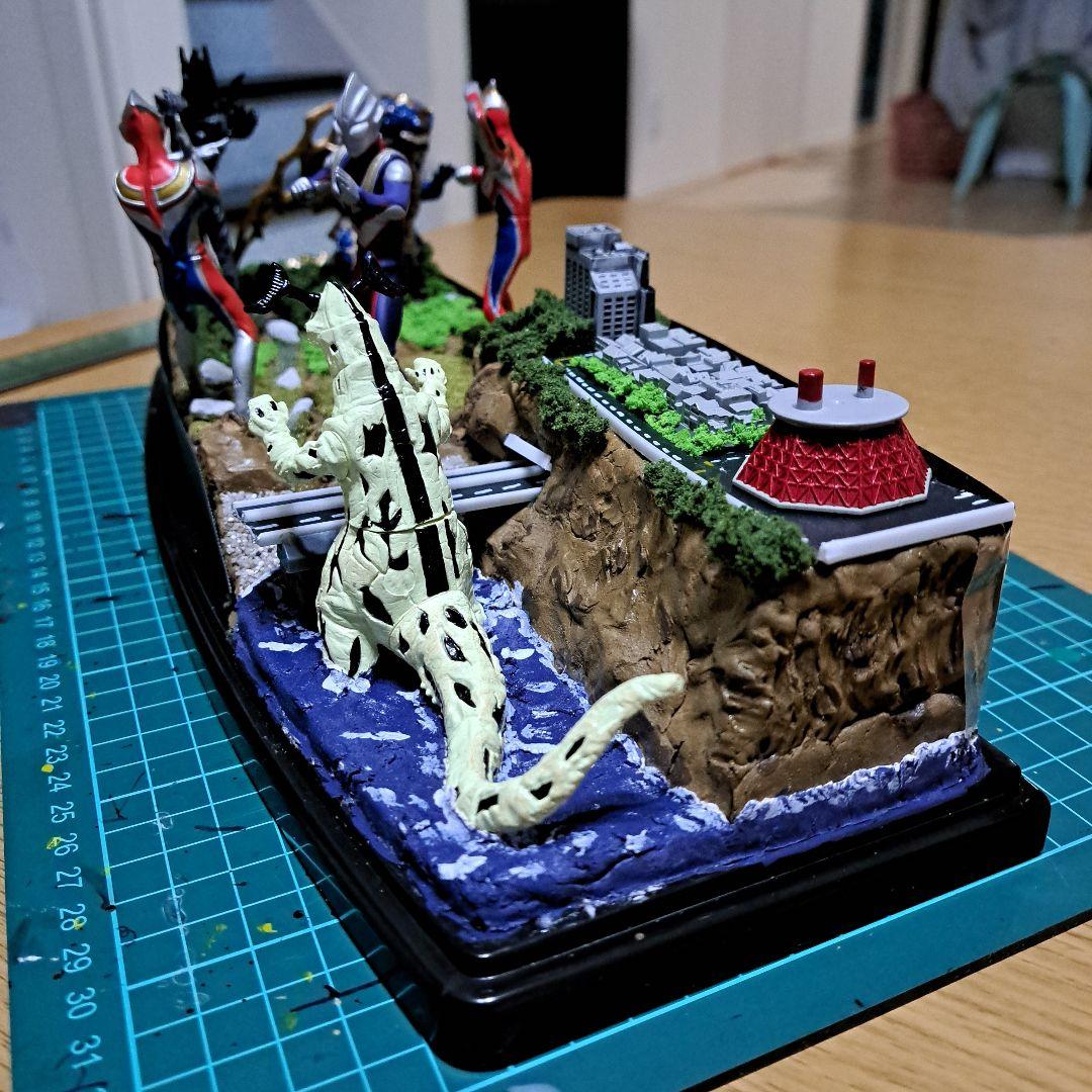 ジオラマ ウルトラマン ティガ・ダイナ・ガイア