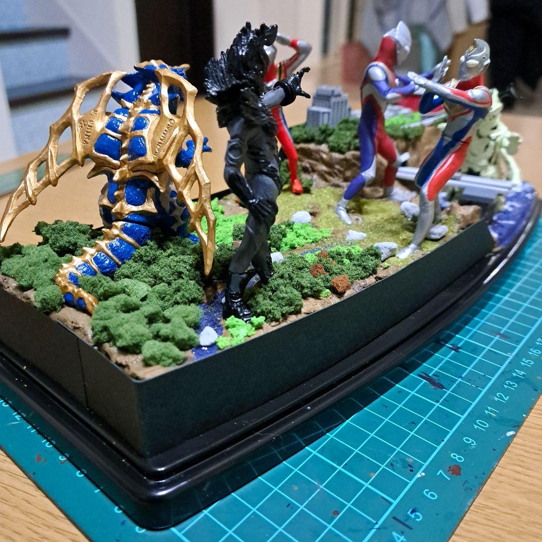 ジオラマ ウルトラマン ティガ・ダイナ・ガイア