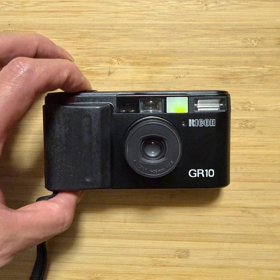 【RICOH GR10】コンパクトフィルムカメラ　ブラック　ケース付