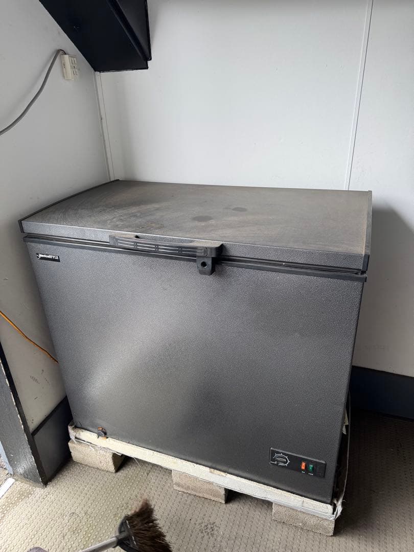 ディバイスタイル　ブラック冷凍庫 大型　200L