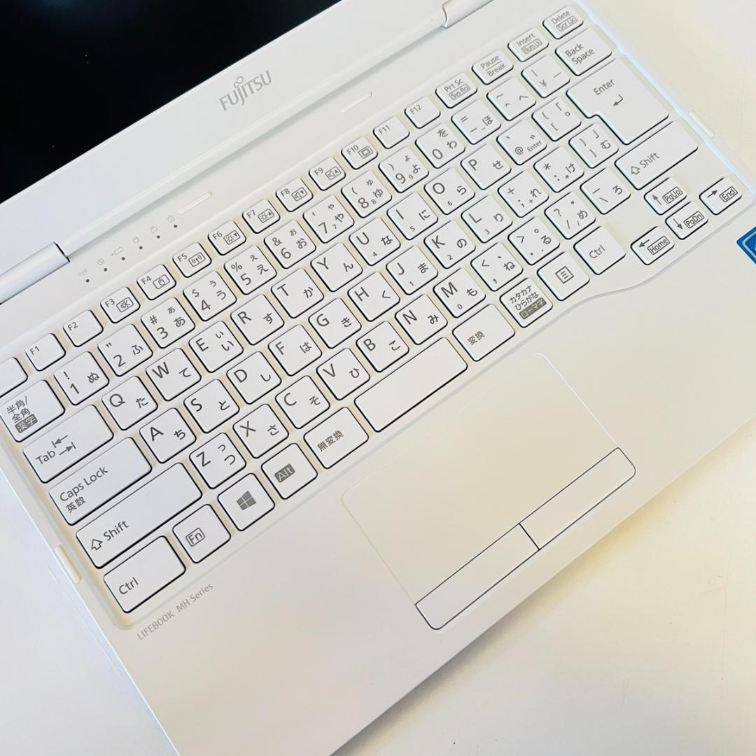 富士通 ノートパソコン FUJITSU LIFEBOOK FMVM35D2W