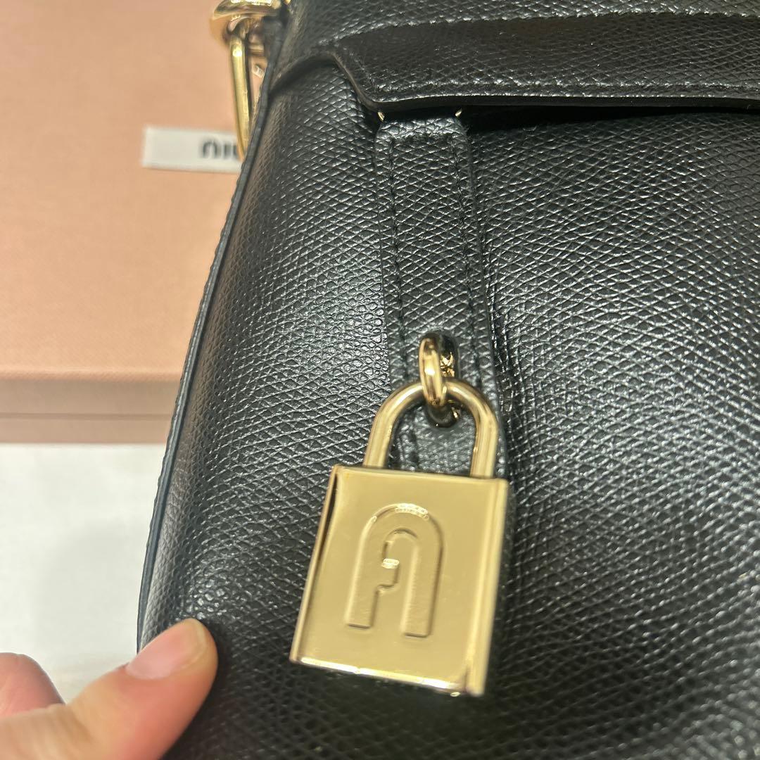 FURLA パイパー　ブラックレザーハンドバッグ