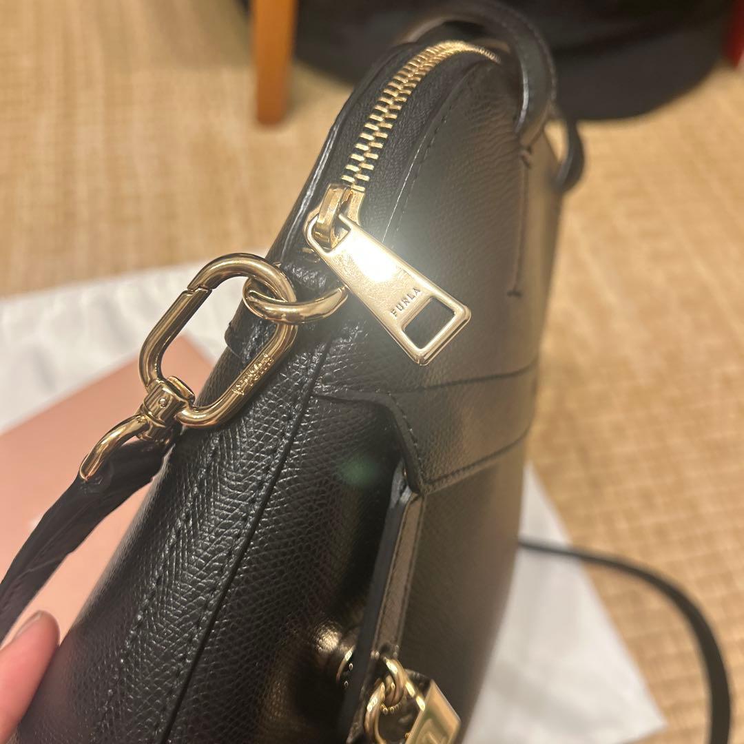 FURLA パイパー　ブラックレザーハンドバッグ