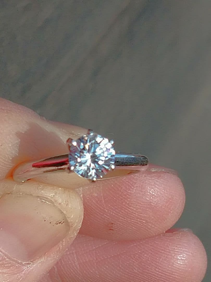 プラチナ　指輪　人工ダイヤ?