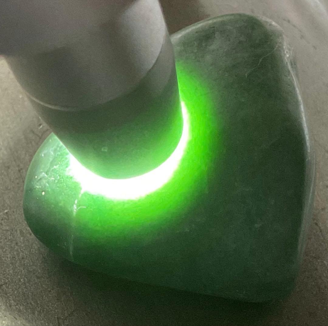 濃緑色　糸魚川翡翠11g ヒスイ　ひすい