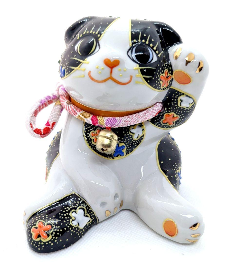 九谷焼　招き猫　スコティッシュフォールド　子猫　金彩黒盛り　花柄　左手あげ開運