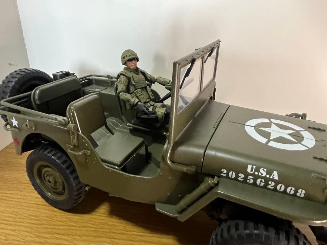 ラジコンジープ figma 自衛隊員　破損品