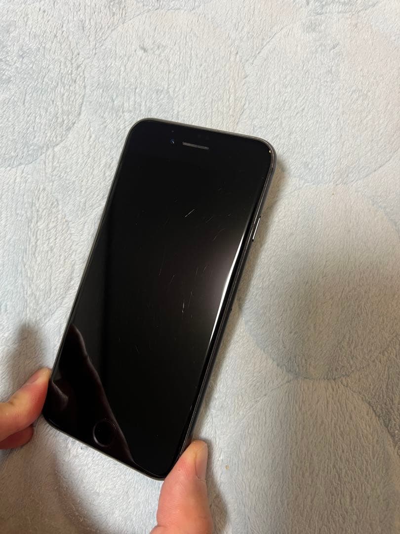 iPhone 8 スペースグレー 本体 バッテリー容量77%