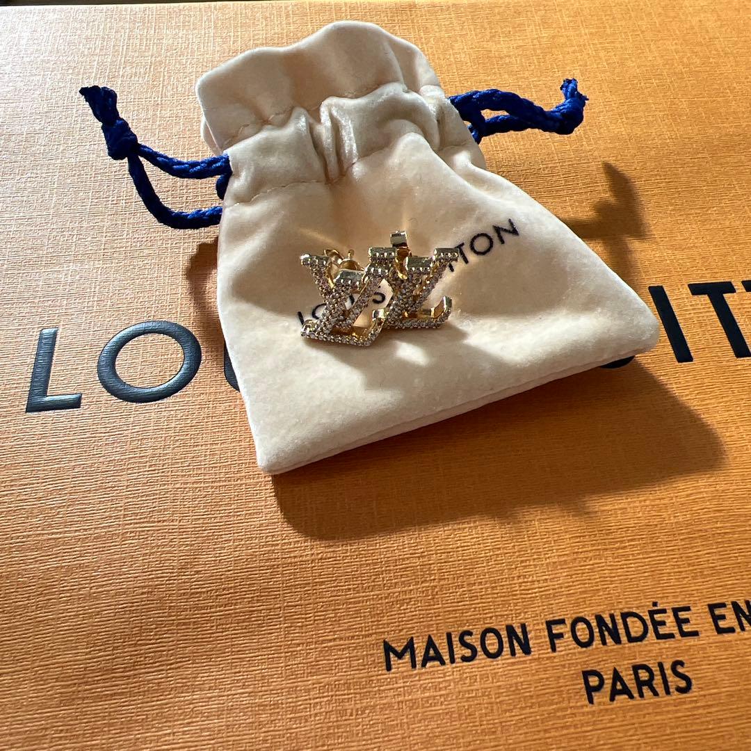 LOUIS VUITTON モノグラムロゴピアス