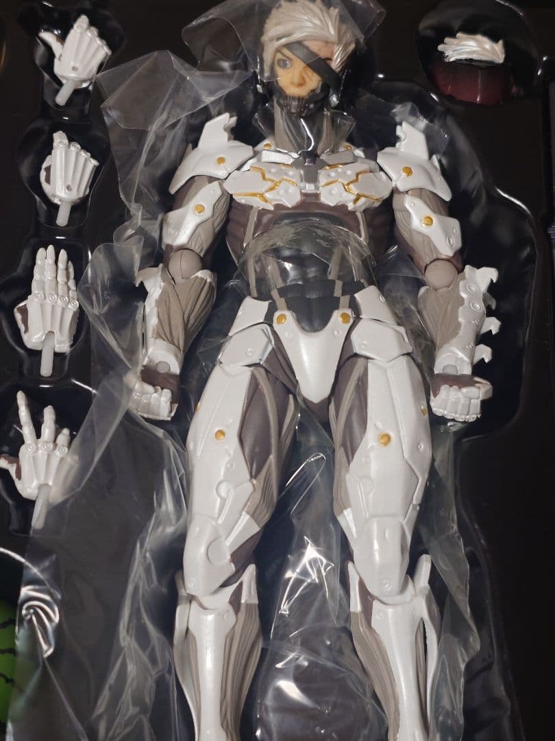 リボルテック　雷電 ホワイトアーマー メタルギアライジング（最終値下げ）