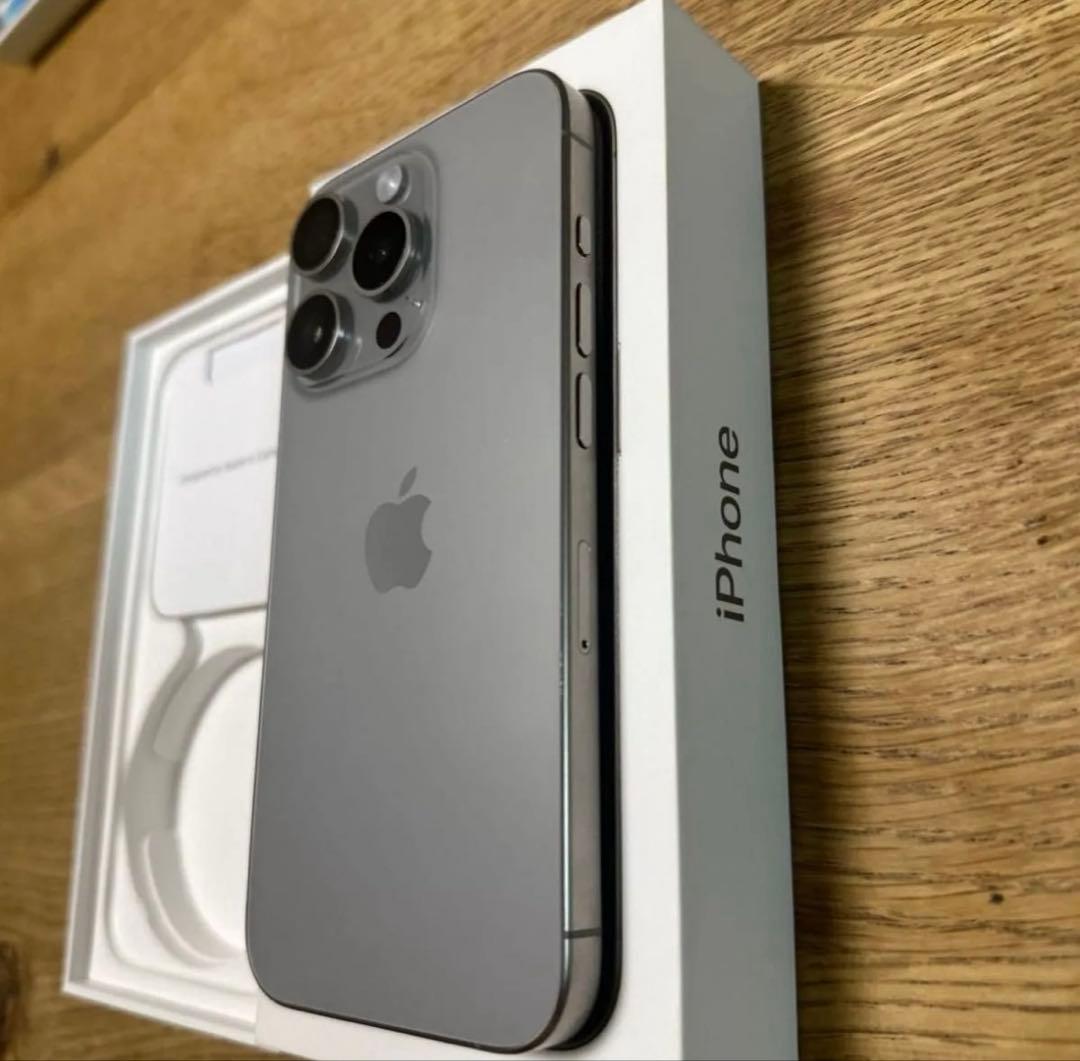 【美品】ifaceケースおまけ付きiPhone15 pro 256GB