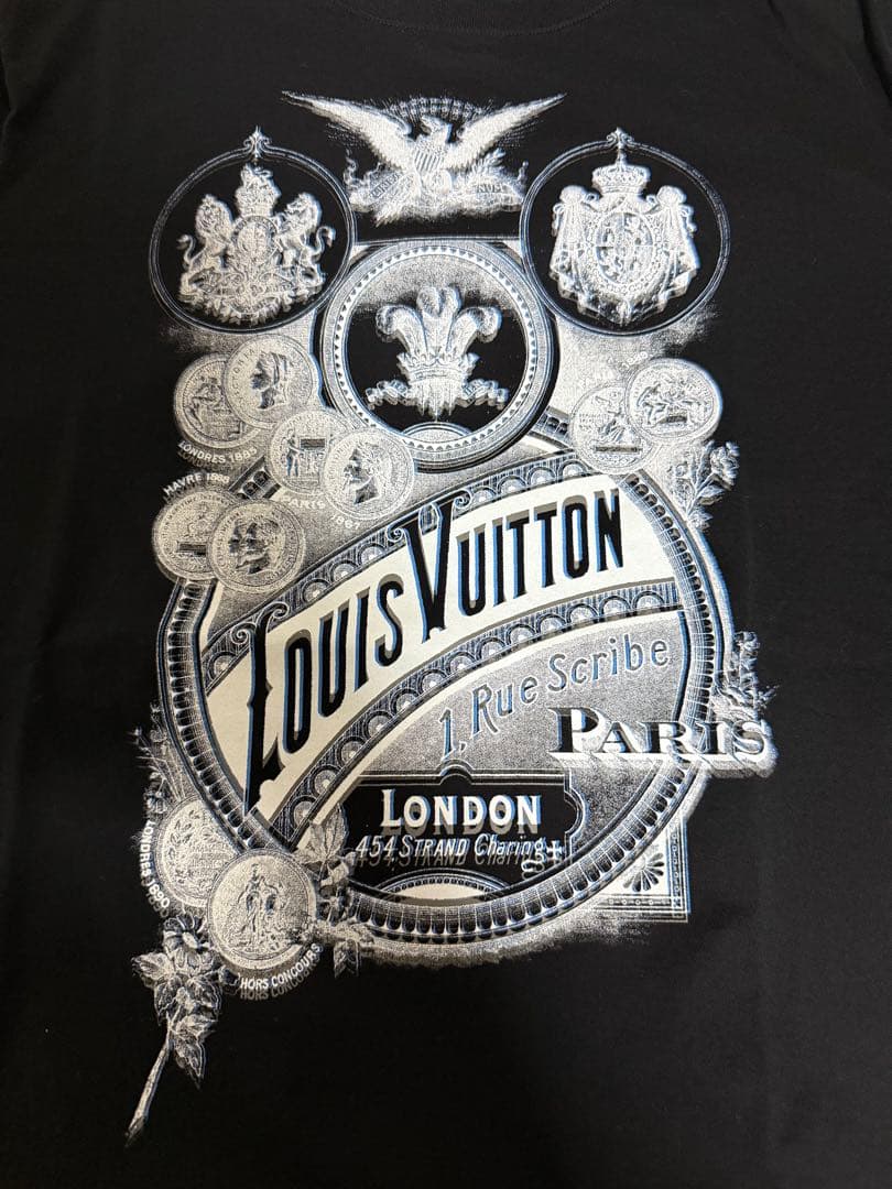 は*う様 Louis Vuitton ブラック Tシャツ グラフィックプリント