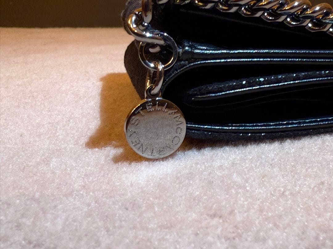 ステラマッカートニー　ファラベラスモールフラップウォレット　ブラック