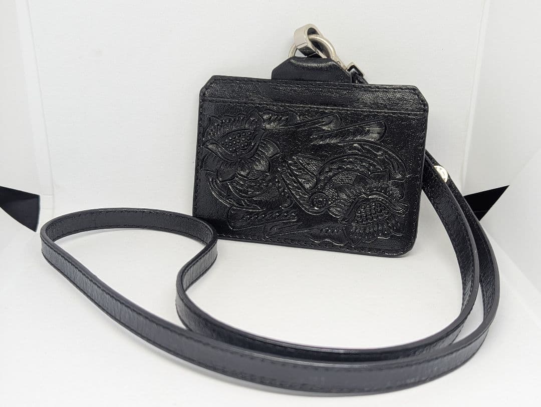 カービングトライブス　カードホルダー　ネックレス　ブラック