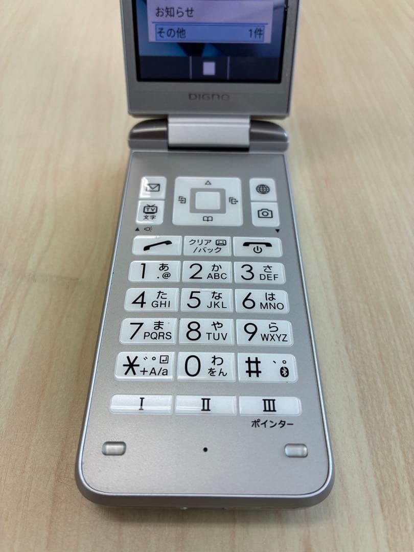 DIGNO NP902KC シルバー折りたたみ携帯電話本体