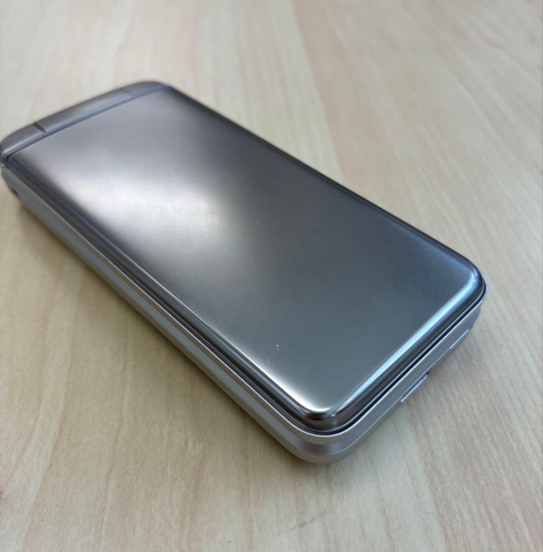 DIGNO NP902KC シルバー折りたたみ携帯電話本体