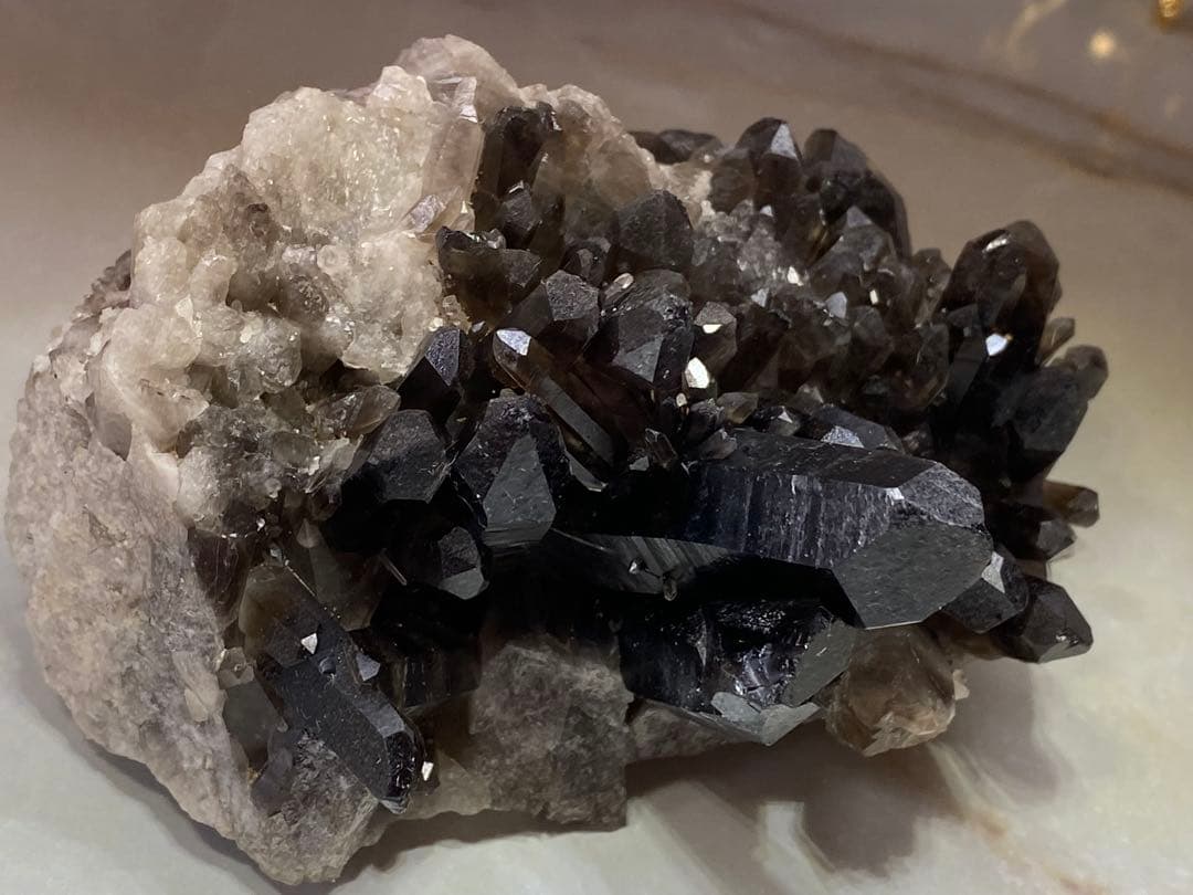 T1030-24ブラジル産水晶母岩モリオンスモーキークォーツ原石クラスター黒水晶