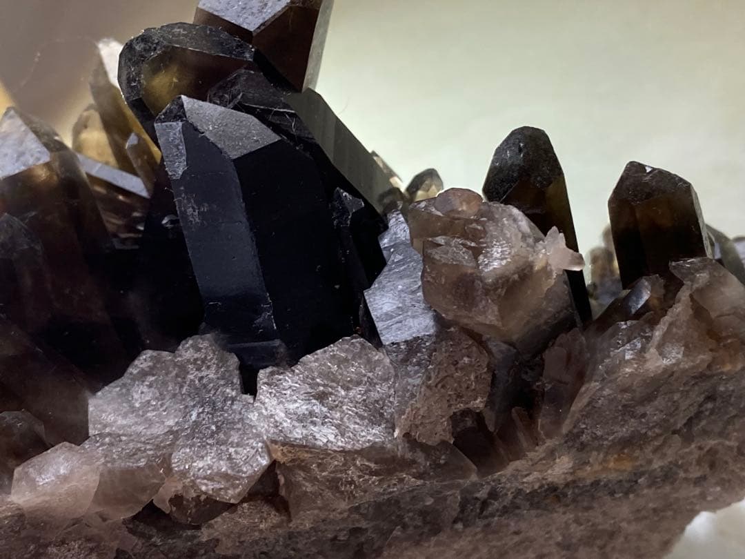 T1030-24ブラジル産水晶母岩モリオンスモーキークォーツ原石クラスター黒水晶