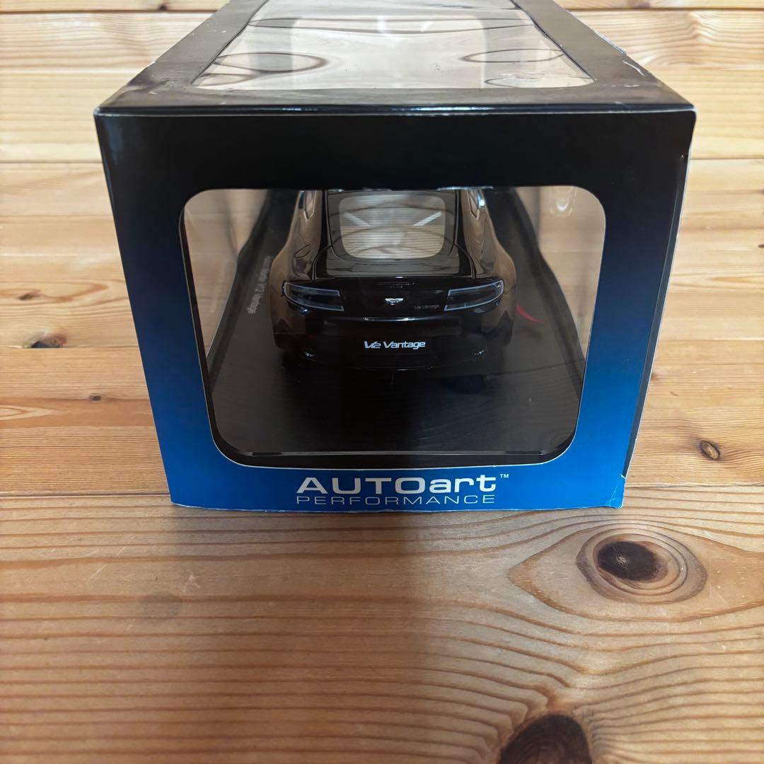 ミニカー 1/18 AUTOart ASTON MARTIN V12 Vantage