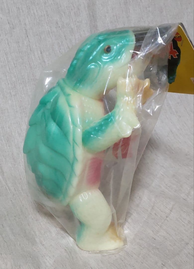 ハイパーホビー限定 蓄光 ガメラ２