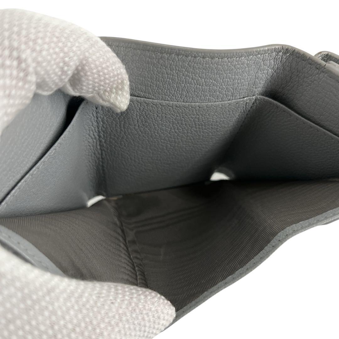 ミュウミュウ　折り財布　コンパクト財布　マドラス　パール　リボン　水色　レザー