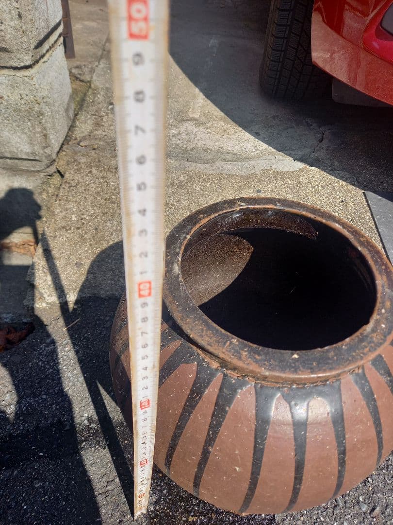 古いレア物の壺です。