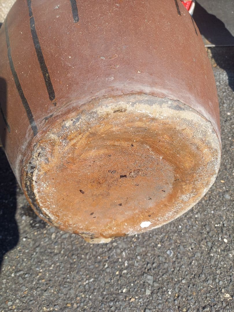 古いレア物の壺です。