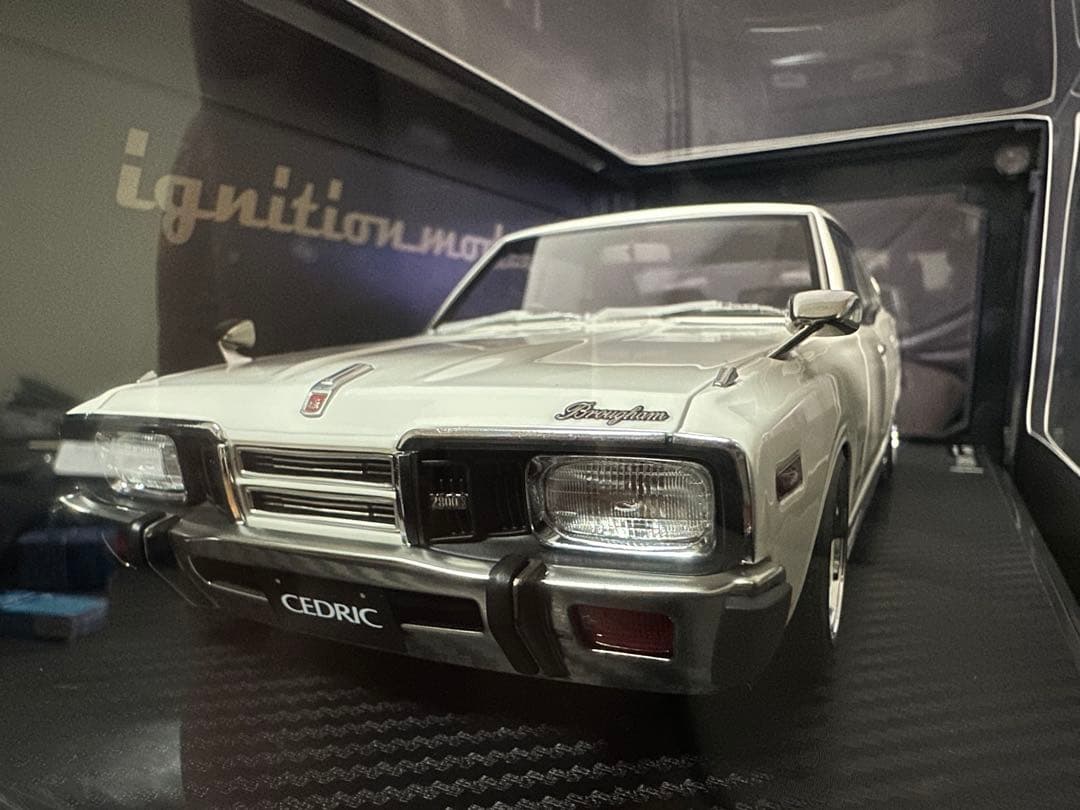 1/18 イグニッションモデル 330 セドリック 白 ignition