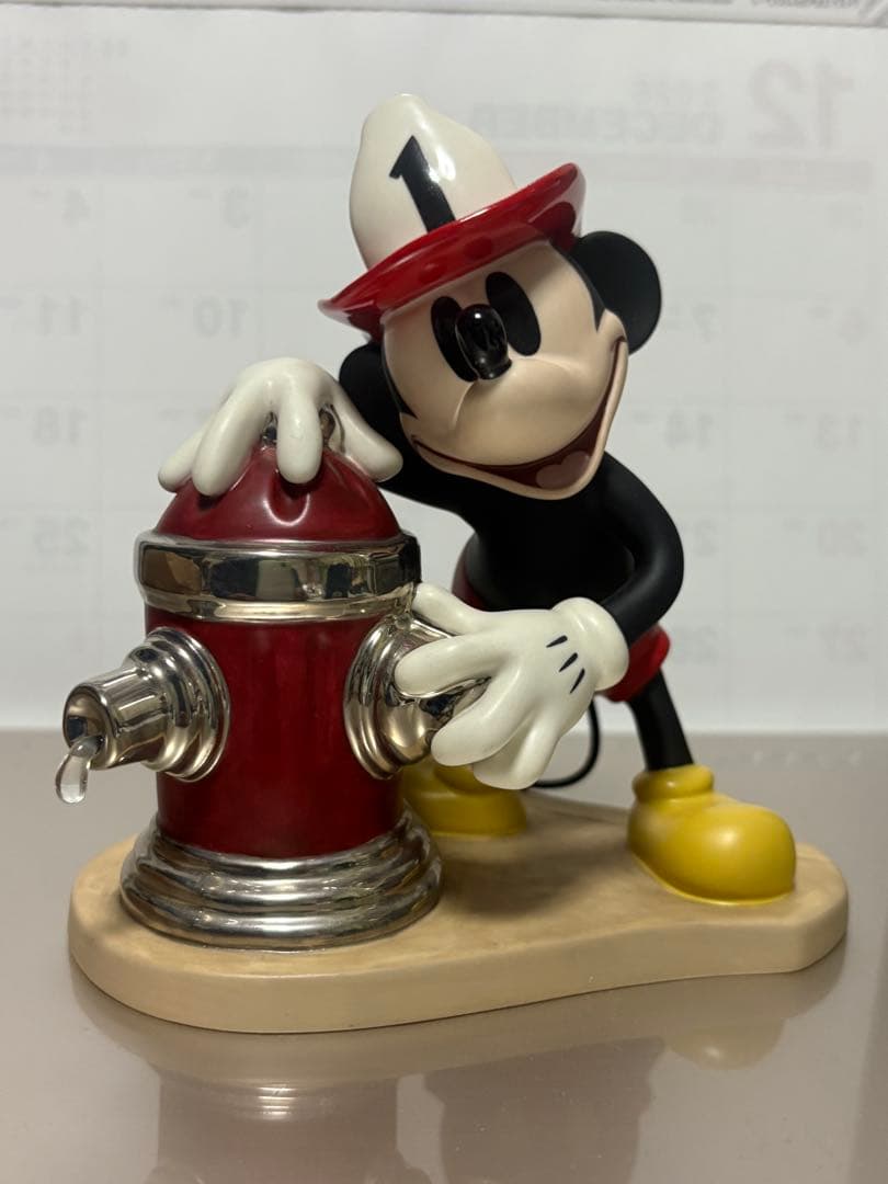 ミッキーマウス 消防士 フィギュア　限定品　made in USA