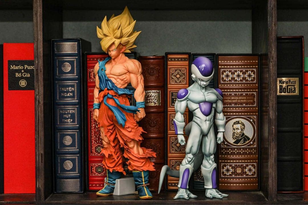 ドラゴンボールFriezaフリーザ フィギュア 紫と白