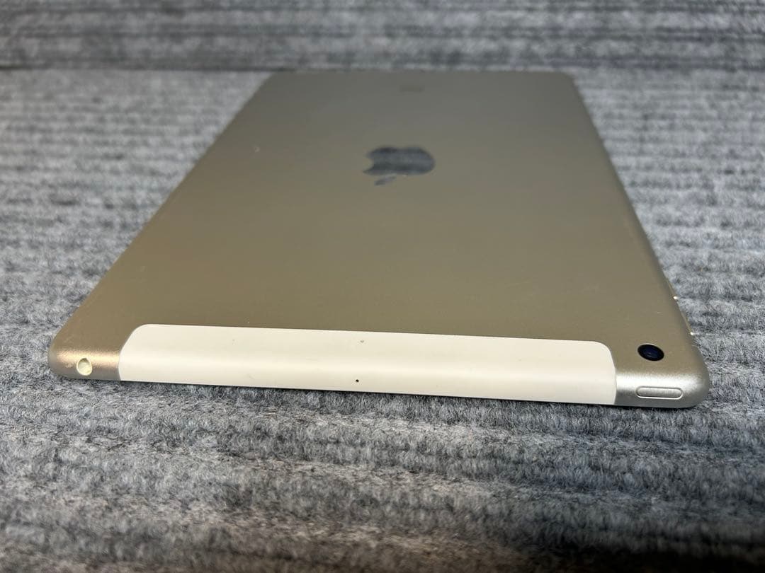 iPad 第6世代 Wi-Fi 128GB Apple純正電源コード付き