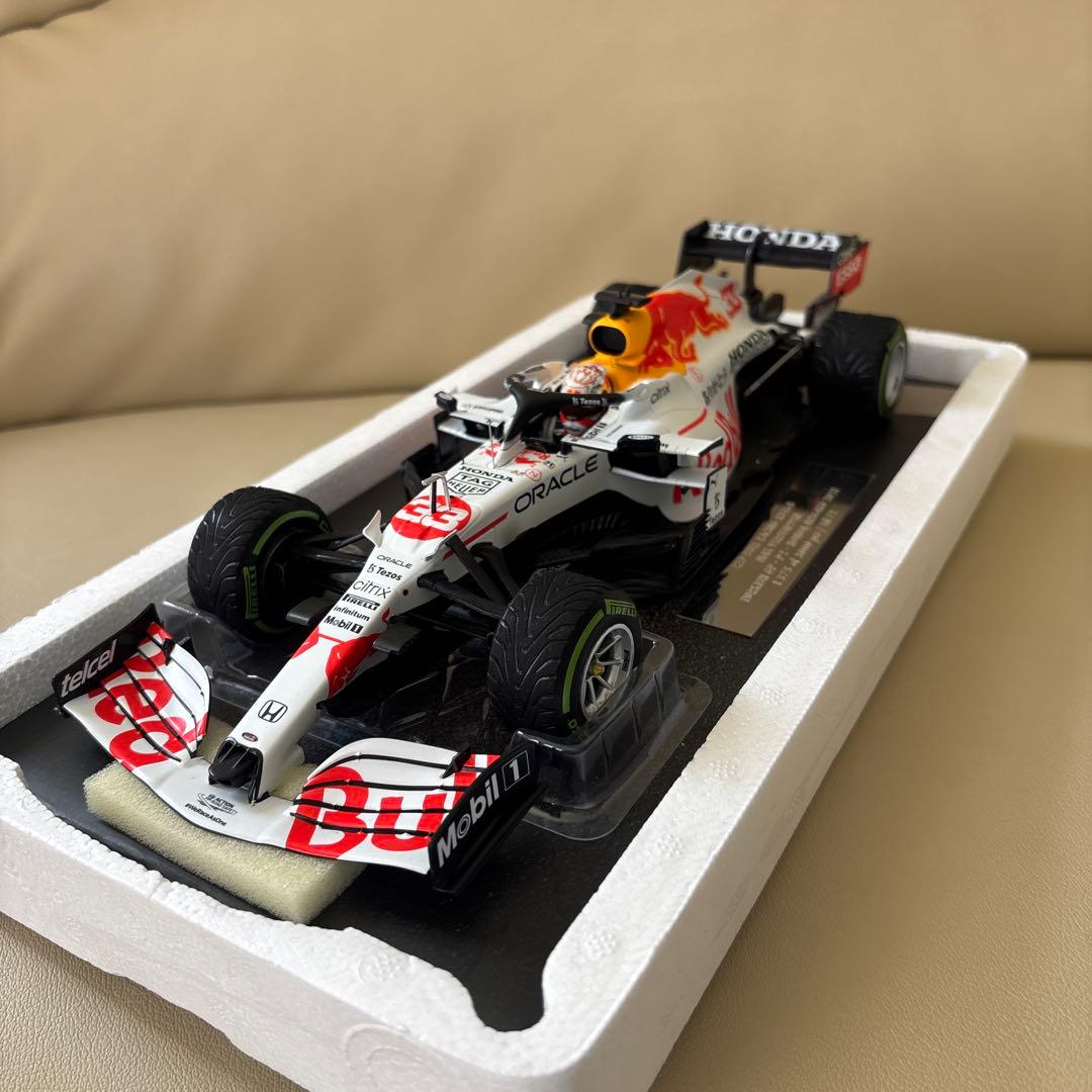 1/18ミニチャンプス レッドブルRB16B M.フェルスタッペン