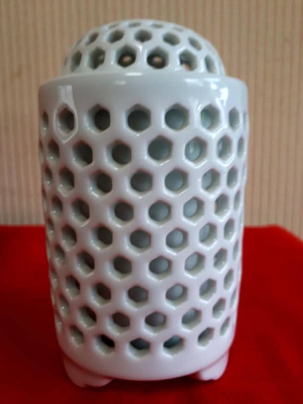 有田焼、冬山の透かし筒形香炉